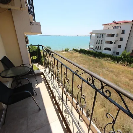 Menada Royal Bay Apartment